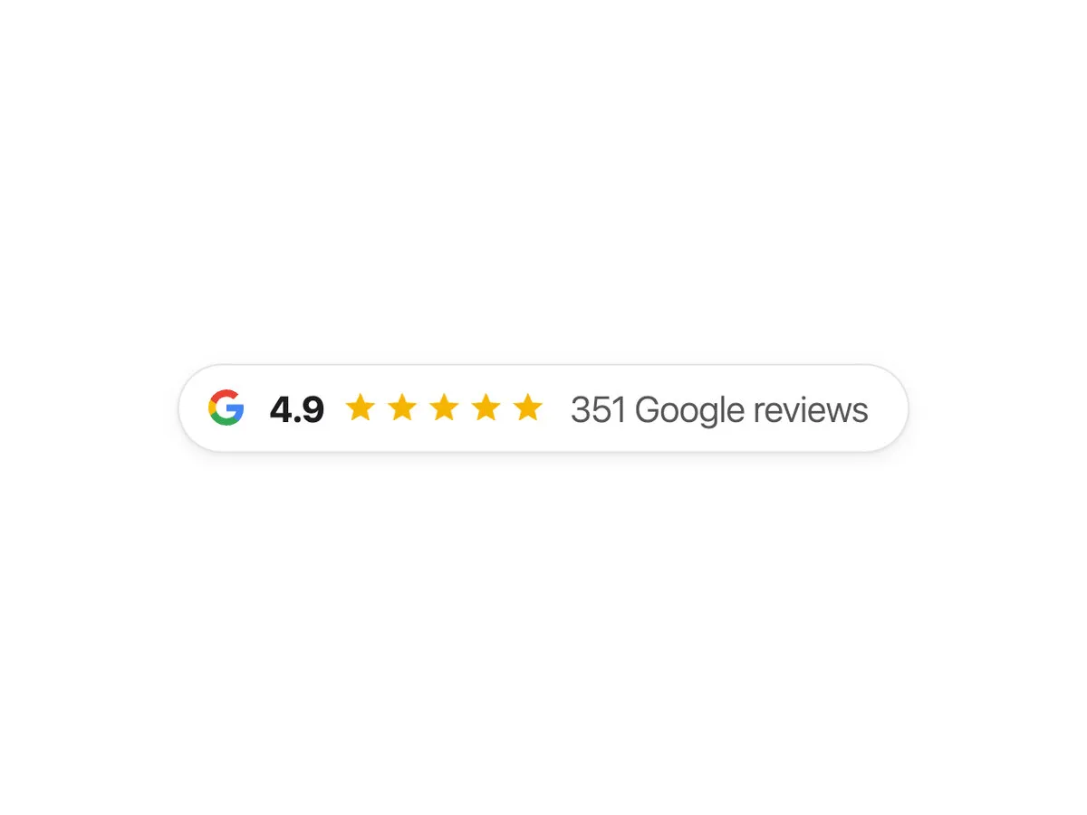 A slim rating pill: the Google G, the average, five stars and the number of Google reviews