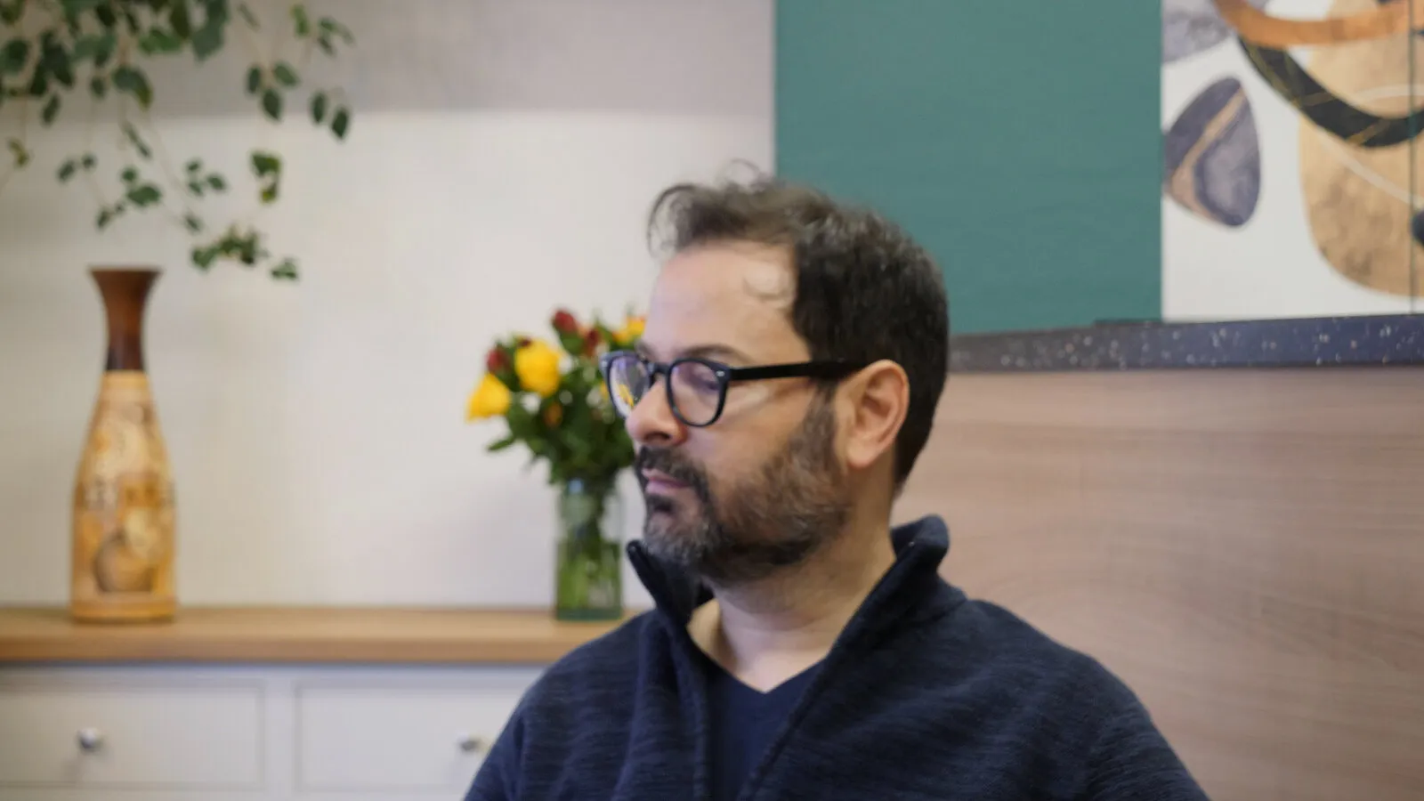 Leo Duran in a jumper on the interview set, a framing test before his interview